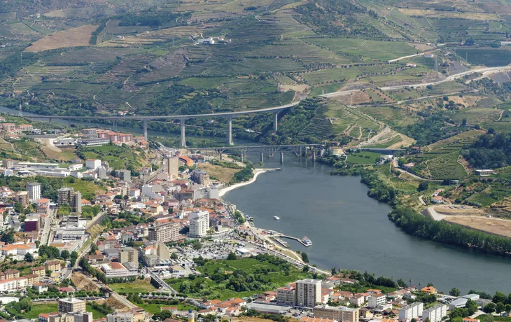 Douro-Tal bei Régua - © shutterstock_149001002