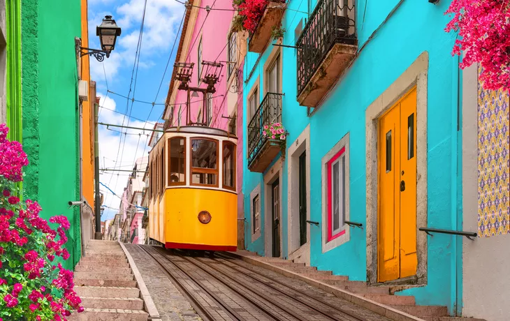 Straßenbahn in Lissabon - © Armando Oliveira - stock.adobe.com