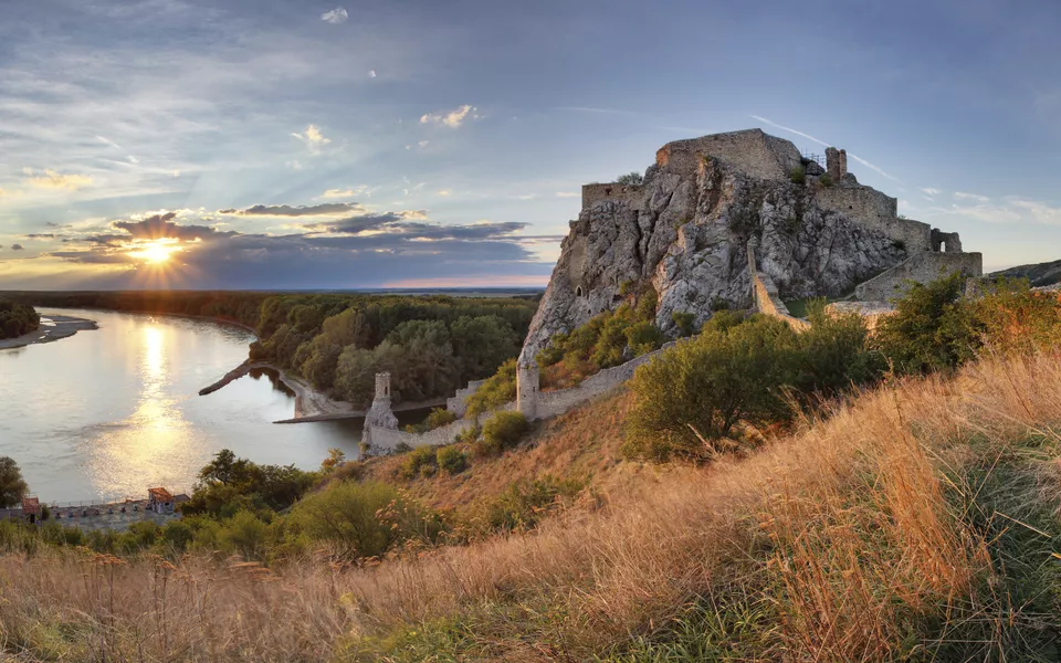Burgruine Devin an der Donau, nahe Bratislava - © Getty Images/iStockphoto