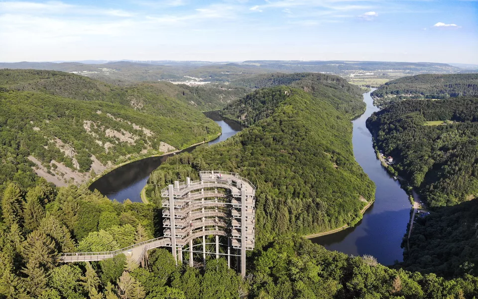 Luftbild Saarschleife mit Baumwipfelpfad - © Henry Czauderna - stock.adobe.com