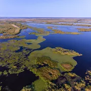Luftbild des Biosphärenreservats Donaudelta in Rumänien