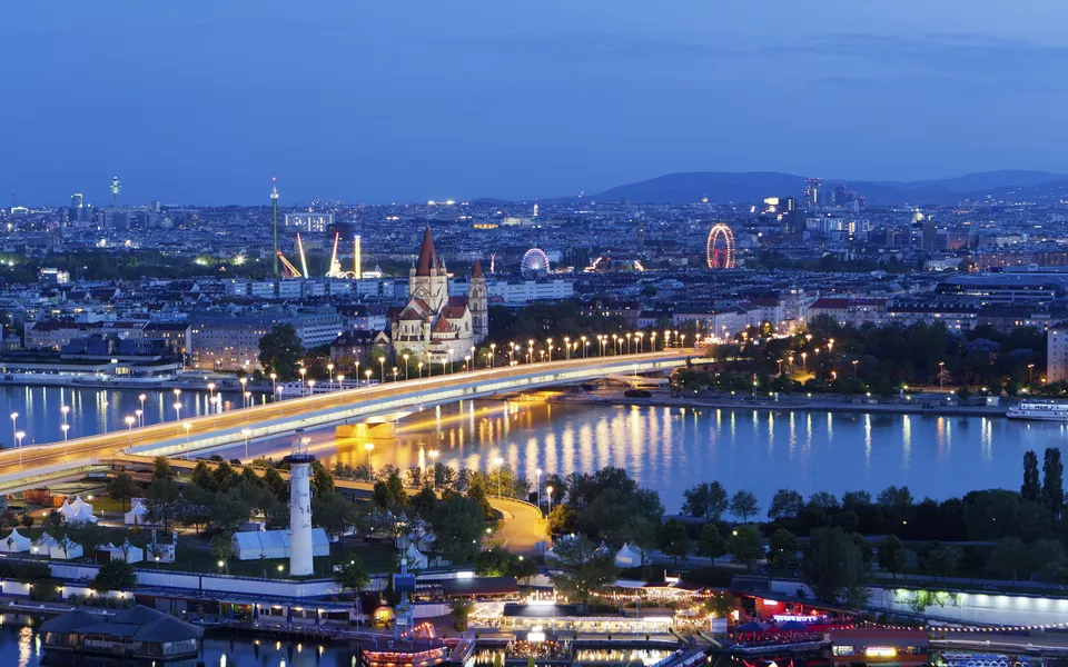 Nachtpanorama, Wien - © shutterstock_102065311