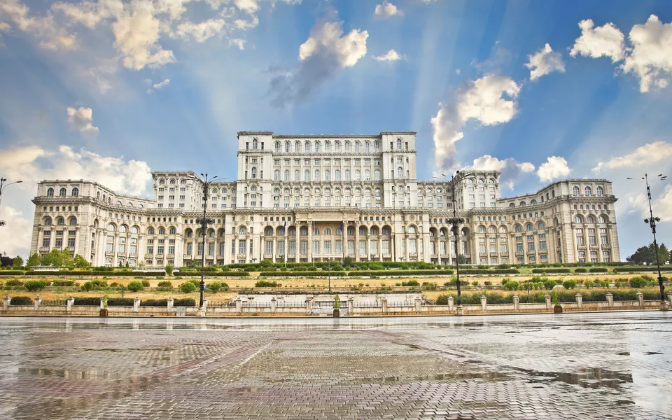 Rumänisches Parlament, Bukarest - © shutterstock_127268432