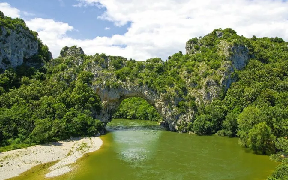 Pont d'arc - © delmo07 - Fotolia