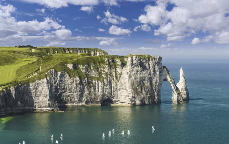 © PUNTO STUDIO FOTO AG - stock.adobe.com - Kreidefelsen bei Étretat