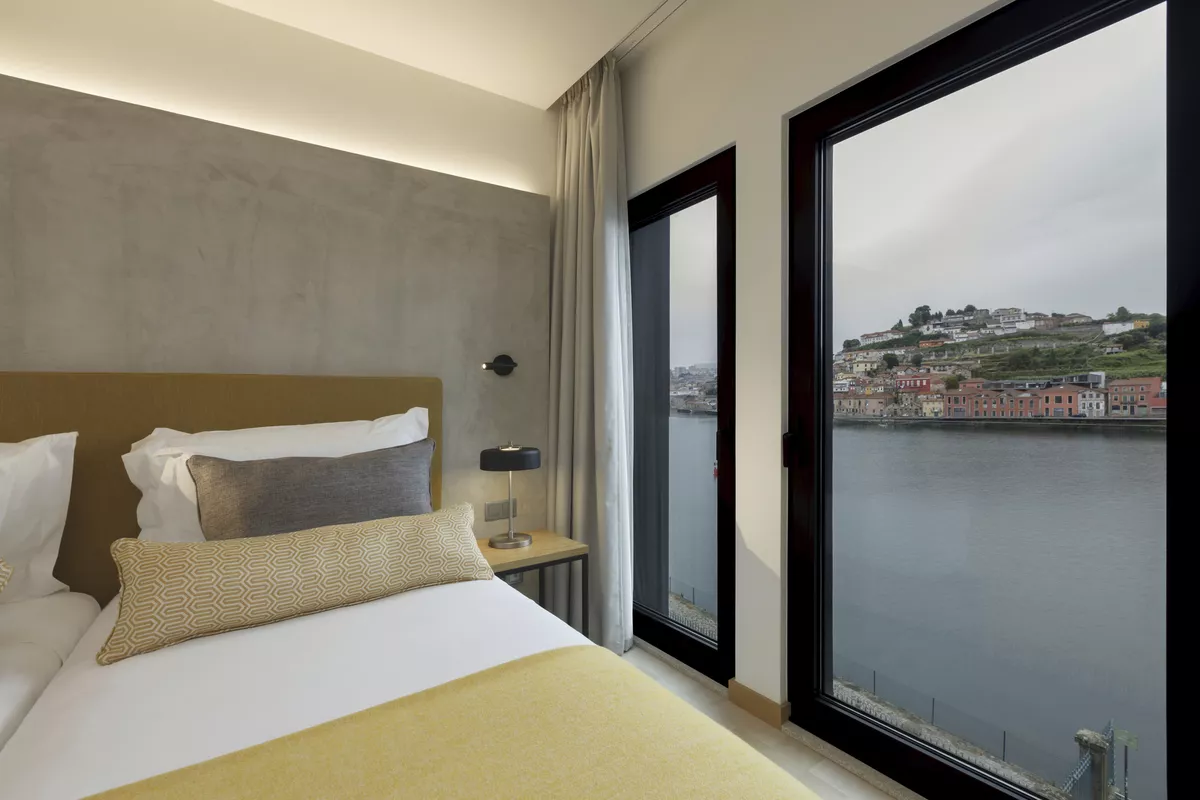 Hotel NEYA Porto Doppelzimmer mit Flusssicht