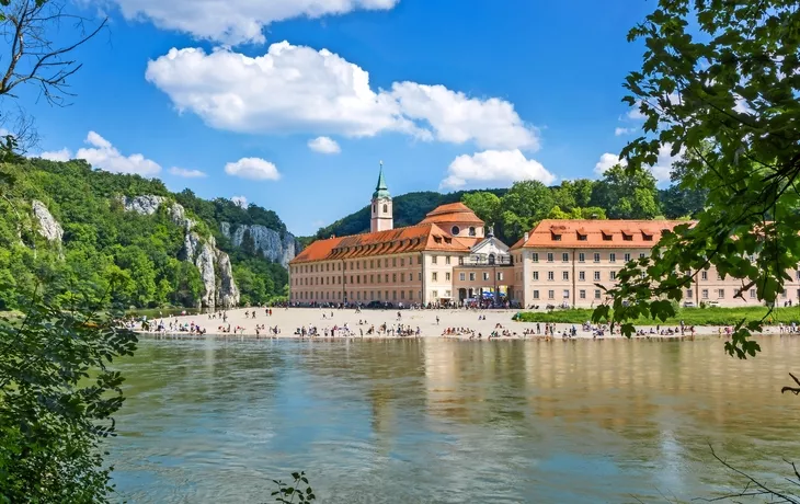 © Sharidan - stock.adobe.com - Donaudurchbruch bei Kloster Weltenburg