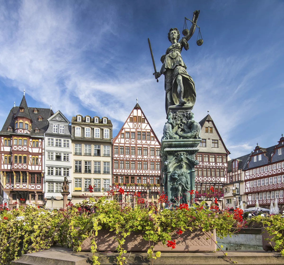 Römerberg im historischen Zentrum, Frankfurt - © shutterstock_157503143