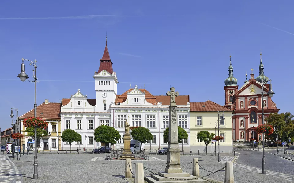 Stara Boleslav, main square, statue of St. Wenceslas, Town Hall - © PECOLD                                                