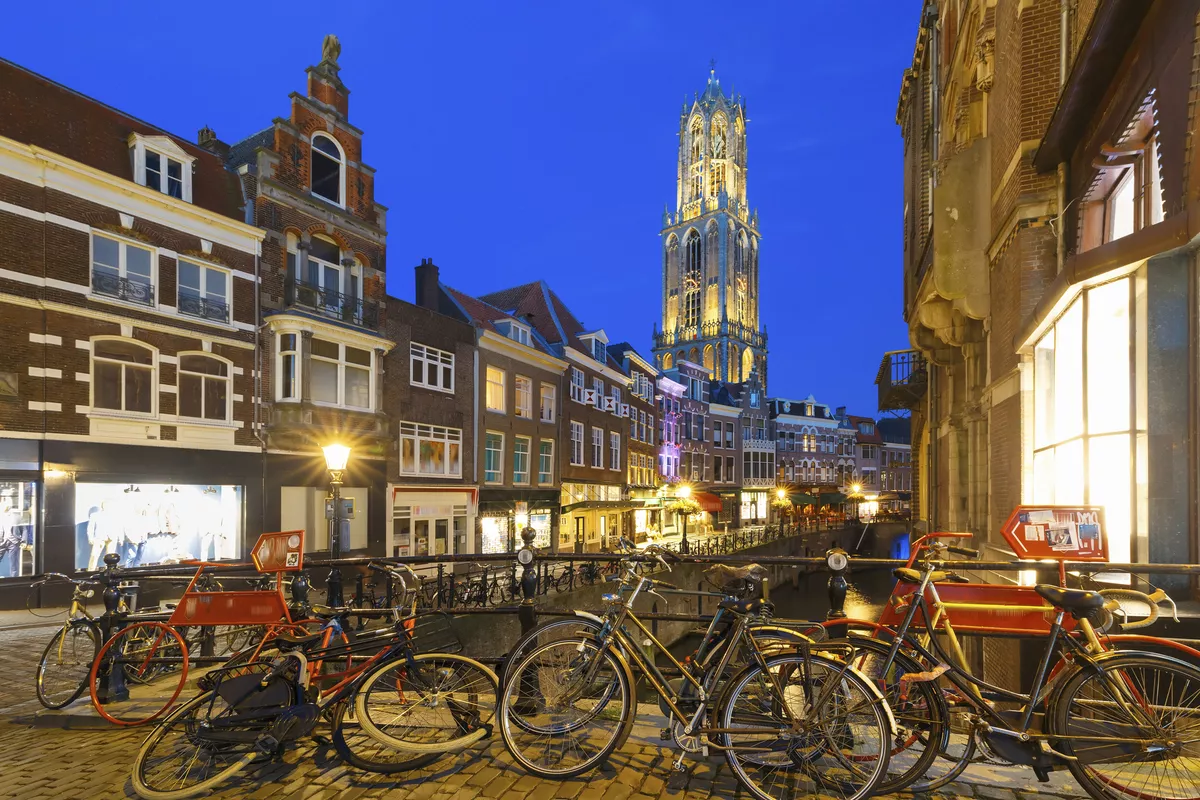 Oudegracht und Domturm, Utrecht - © KavalenkavaVolha - Fotolia
