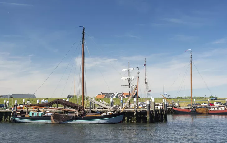 Hafen in Oudeschild, Texel - © shutterstock_240631045