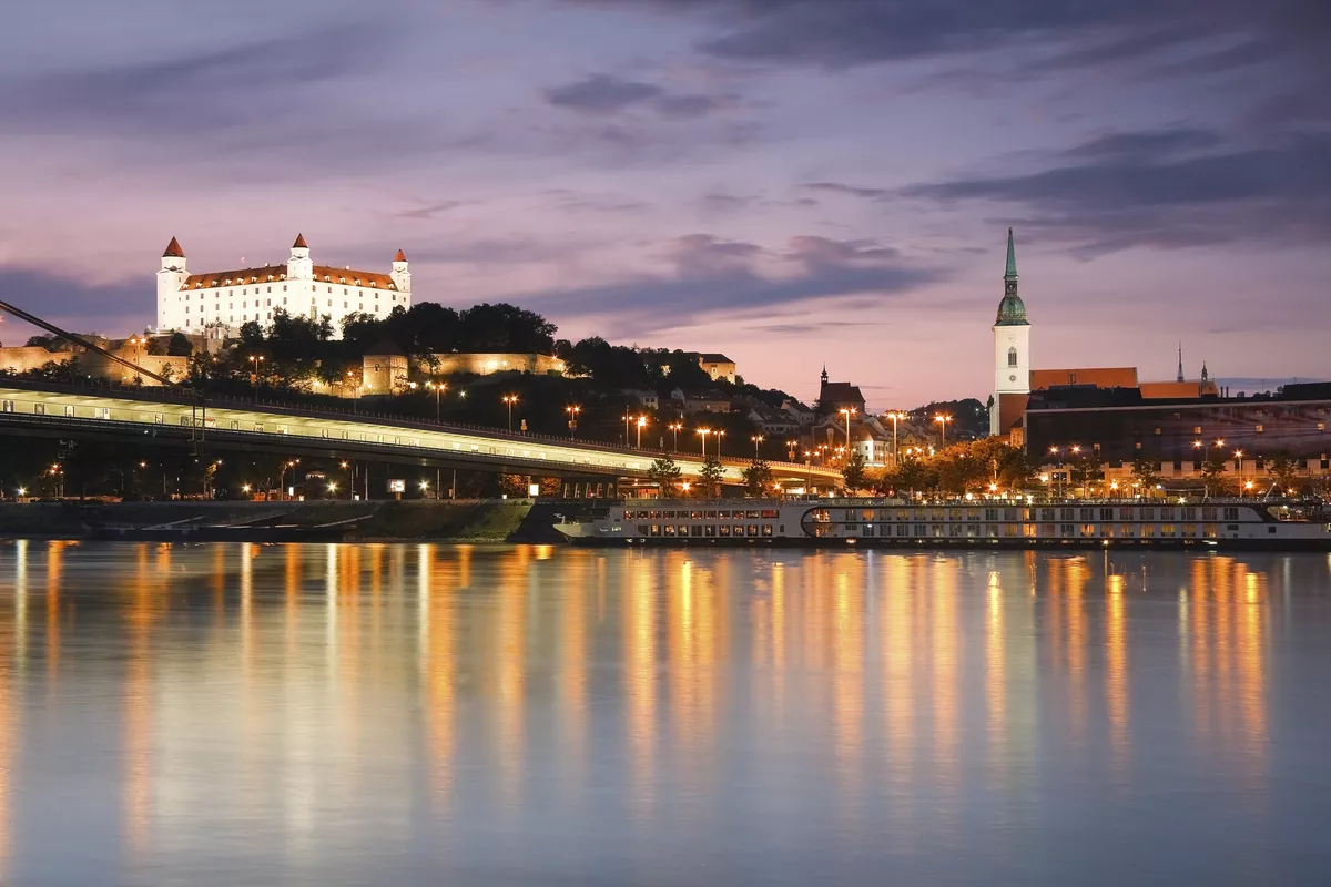 Nachtpanorama, Bratislava - © shutterstock_217543261