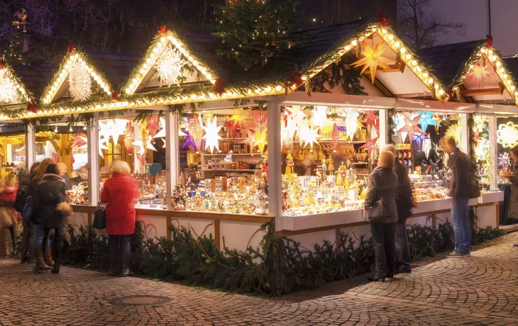 © ©eyetronic - stock.adobe.com - Weihnachtsmarkt in Deutschland