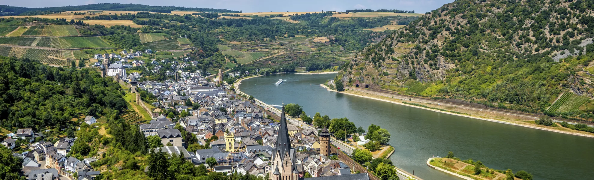 Oberwesel, Blick über das Mittelrheintal - © Sina Ettmer - stock.adobe.com