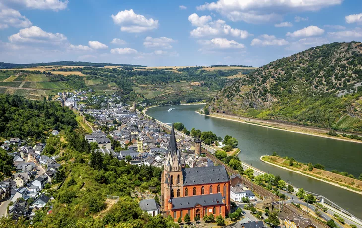 Oberwesel, Blick über das Mittelrheintal - © Sina Ettmer - stock.adobe.com