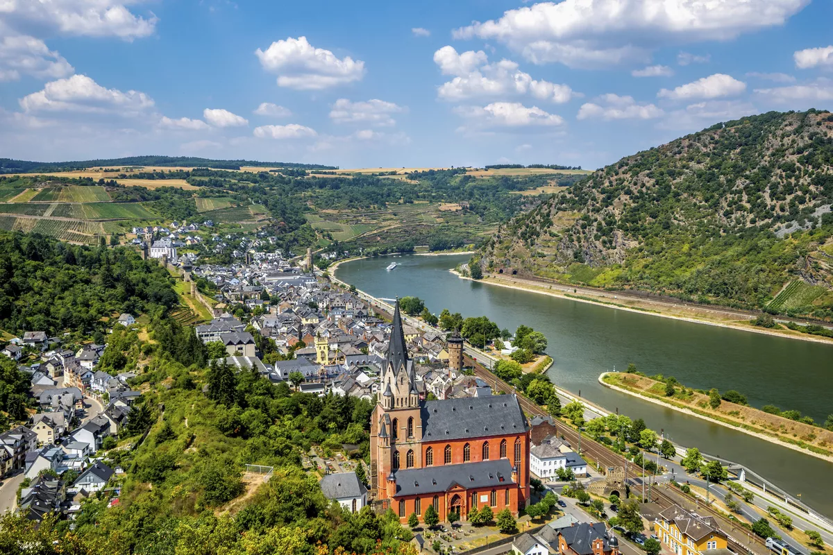 Oberwesel, Blick über das Mittelrheintal - © Sina Ettmer - stock.adobe.com