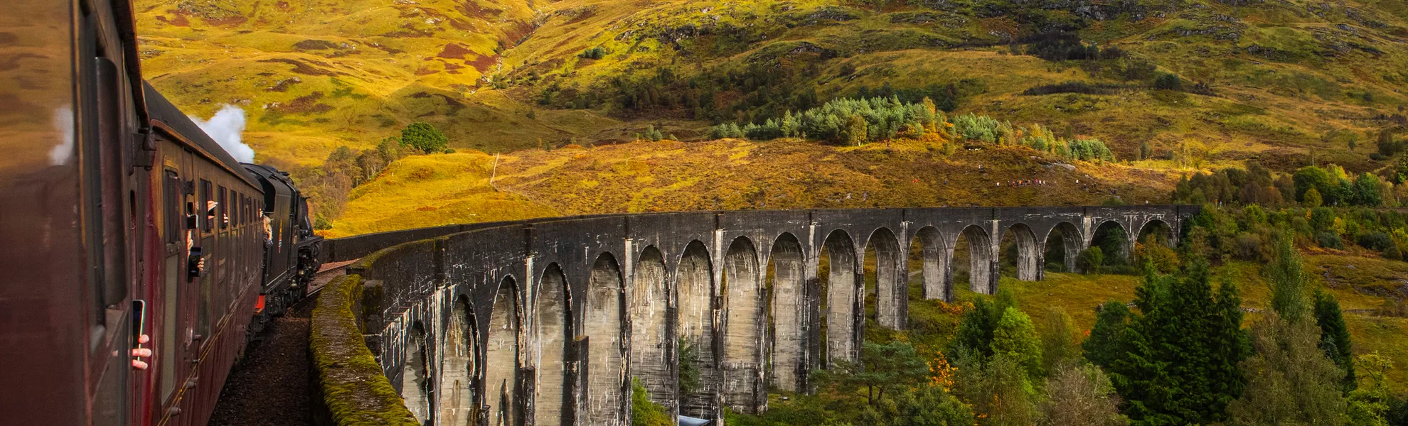 Glenfinnan-Viadukt - Teilstrecke der  est Highland Line - © chrisdorney - stock.adobe.com