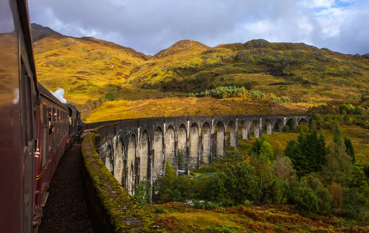 © chrisdorney - stock.adobe.com - Glenfinnan-Viadukt - Teilstrecke der  est Highland Line