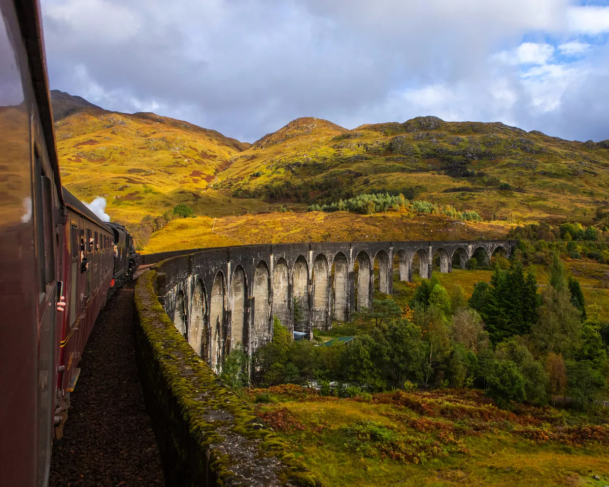 Glenfinnan-Viadukt - Teilstrecke der  est Highland Line - © chrisdorney - stock.adobe.com