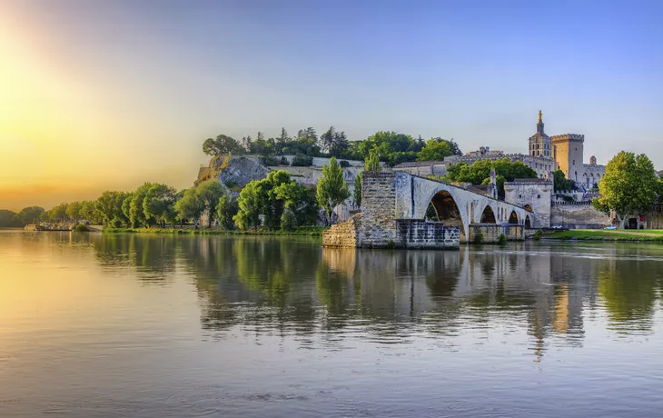 © fenlio - stock.adobe.com - Pont Saint-Bénézet, Avignon 