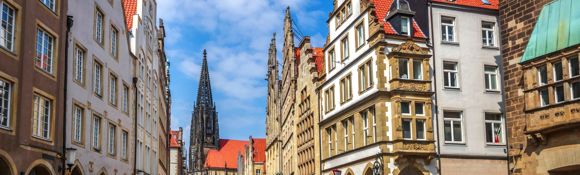 Prinzipalmarkt und Lambertikirche in Münster - © Sina Ettmer - stock.adobe.com