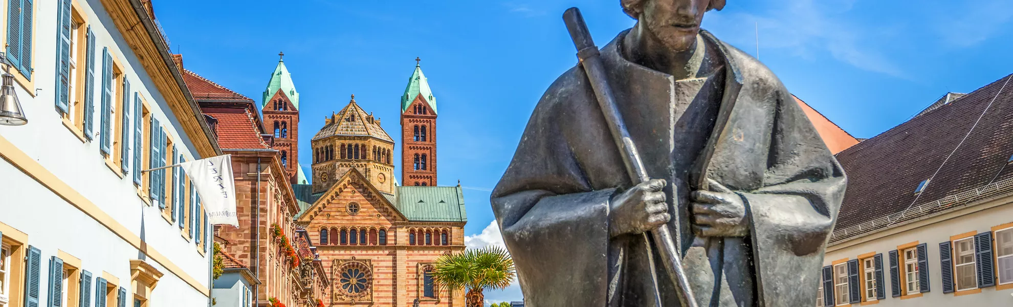 Pilgerfigur und Dom zu Speyer  - © Sina Ettmer - stock.adobe.com