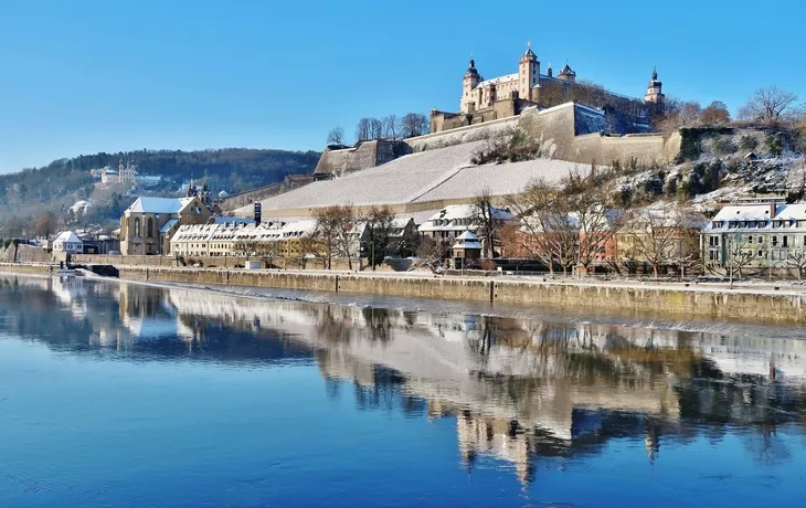 Main und Festung Marienberg im Winter - © Franz Gerhard - stock.adobe.com