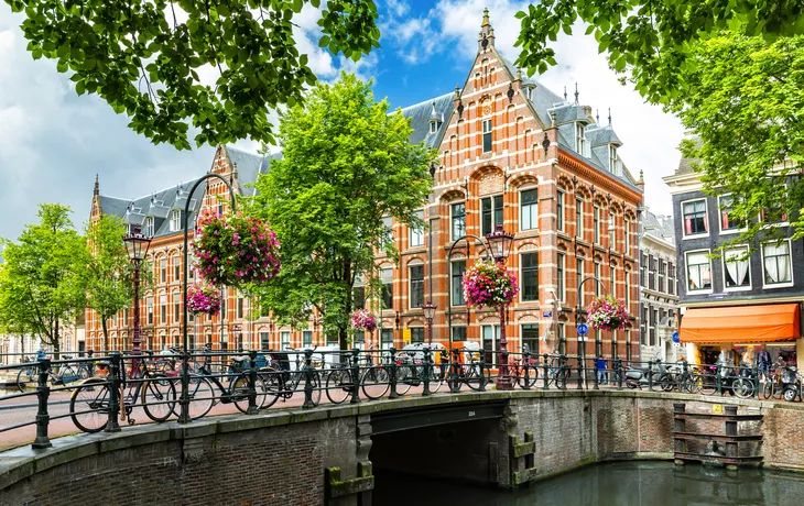 © mandritoiu - stock.adobe.com - Amsterdam in den Niederlanden