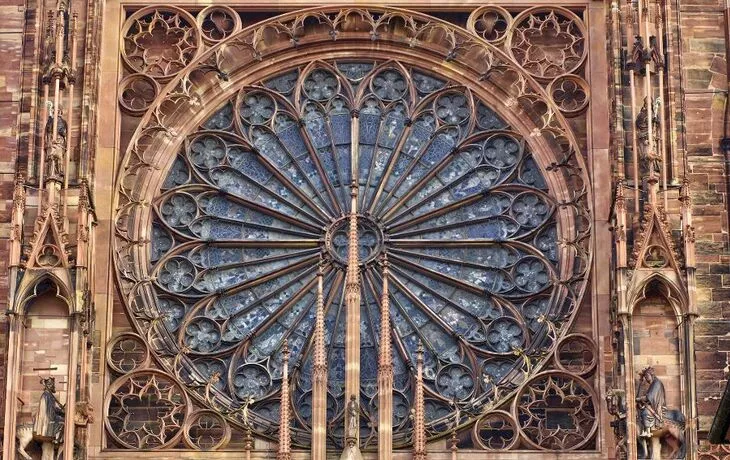 © PackShot - Fotolia - France, cathedral of Strasbourg in Alsace
