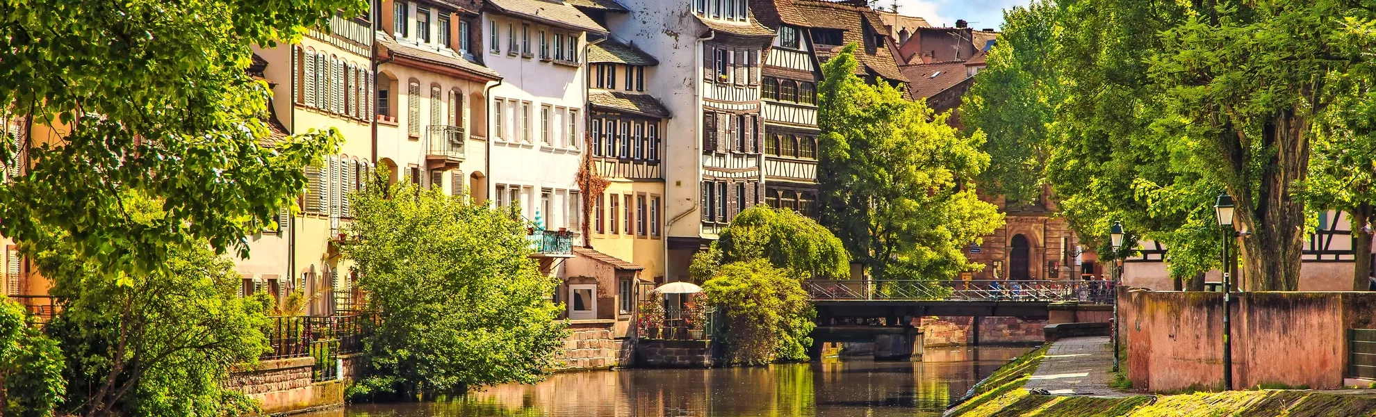 Strassburg,Wasserkanal in Petite France,Unesco-Website. Elsass. - © stevanzz - Fotolia