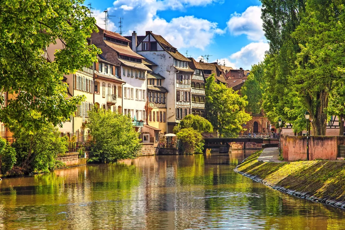 Strassburg,Wasserkanal in Petite France,Unesco-Website. Elsass. - © stevanzz - Fotolia