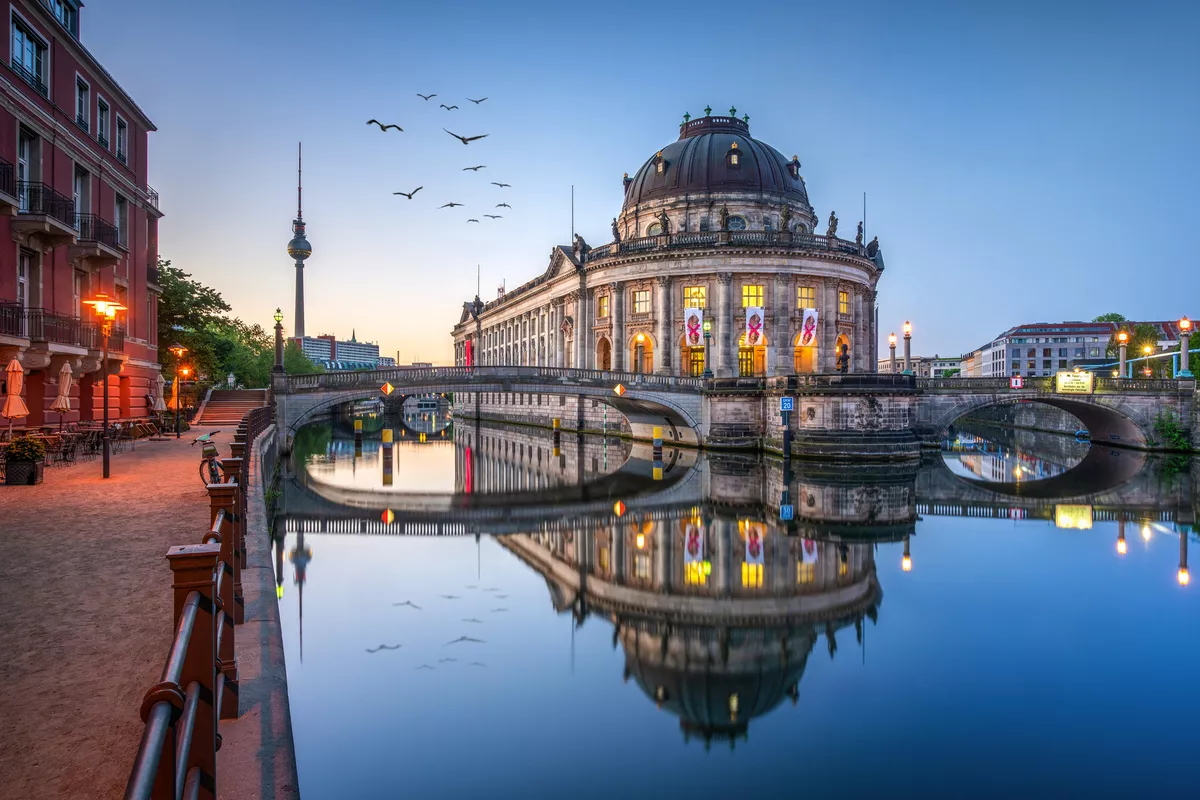 Museumsinsel mit Bode Museum und Fernsehturm in Berlin - © Jan Christopher Becke