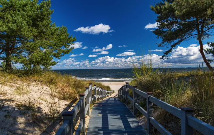 hölzerner Strandweg auf Usedom - © Michael Schnell