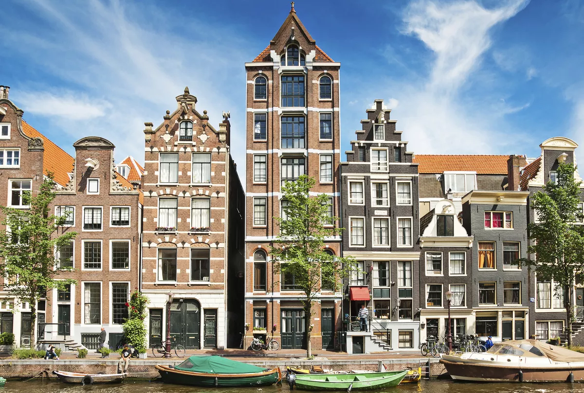 Typisches Stadtbild, Amsterdam - © shutterstock_127533362