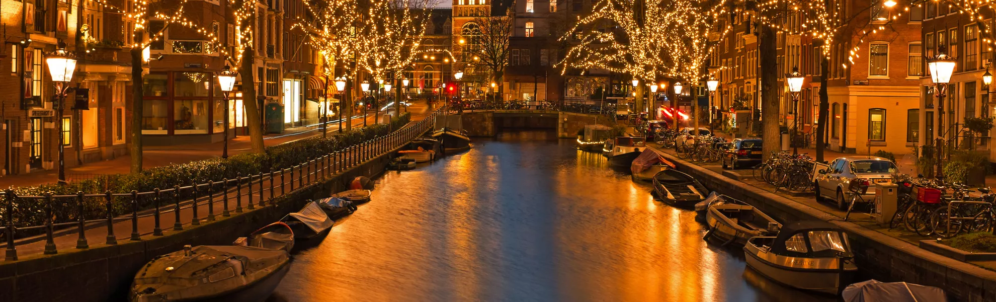 Weihnachtszeit in Amsterdam mit dem Rijksmuseum in den Niederlanden - ©Nataraj - stock.adobe.com