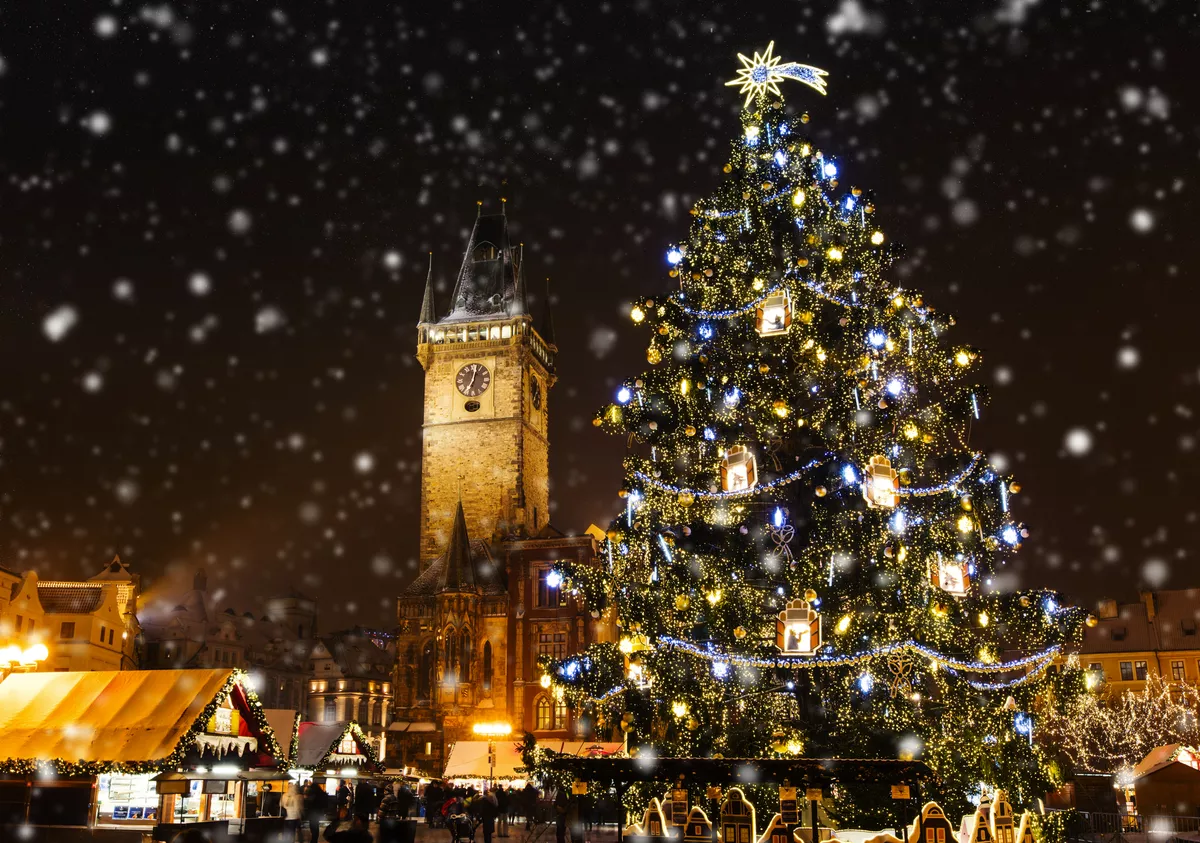 Weihnachtsmarkt auf dem Altstädter Ring - © Jag_cz - stock.adobe.com