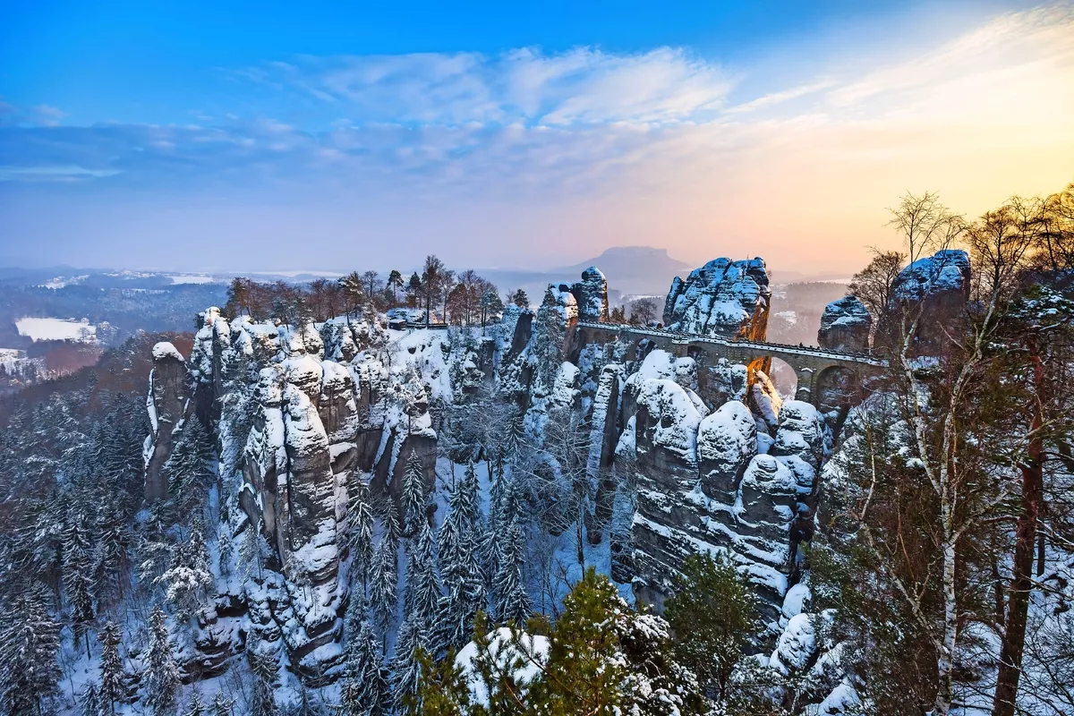 winterliche Felsformation Bastei in der Sächsischen Schweiz, Deutschland - © Sliver - stock.adobe.com