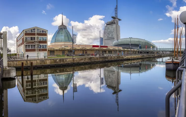 © Wolfgang Knoll - stock.adobe.com - Panorama Havenwelten Bremerhaven mit Klimahaus