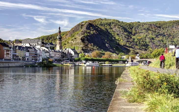 Radwandern an der Mosel bei Cochem - © Carl-Jürgen Bautsch - stock.adobe.com