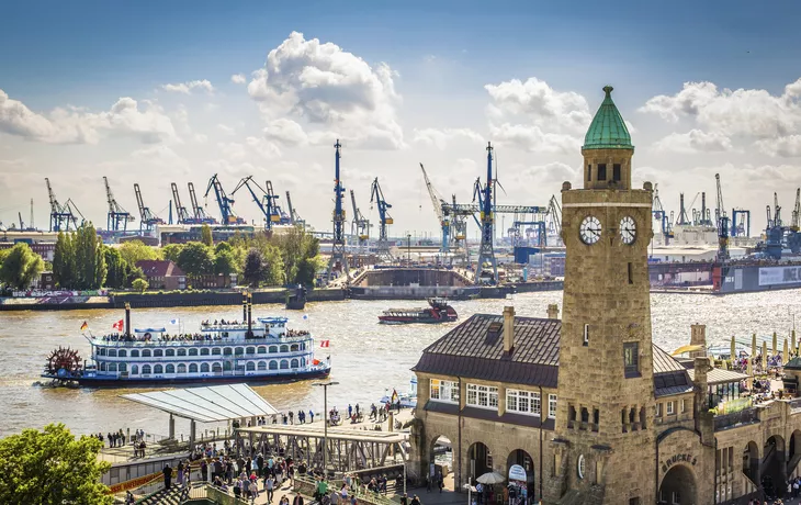 © ©powell83 - stock.adobe.com - St.Pauli-Landungsbrücken, Hamburg