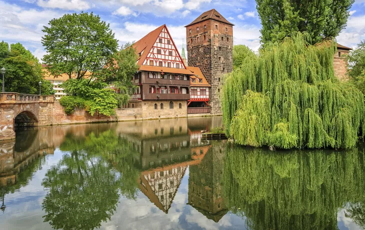 © shutterstock_245076328 - Weinstadel und Wasserturm, Nürnberg