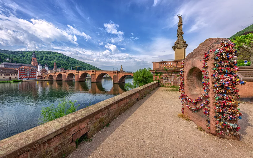 Liebesschlösser vor der Alten Brücke in Heidelberg