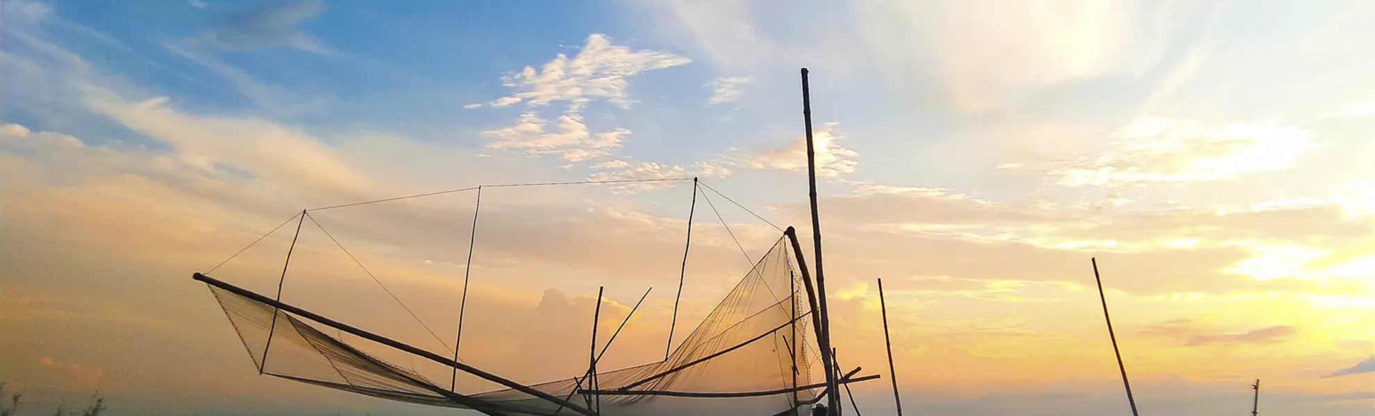 Fischerboote auf dem Brahmaputra - © Abhilekh Saikia - stock.adobe.com