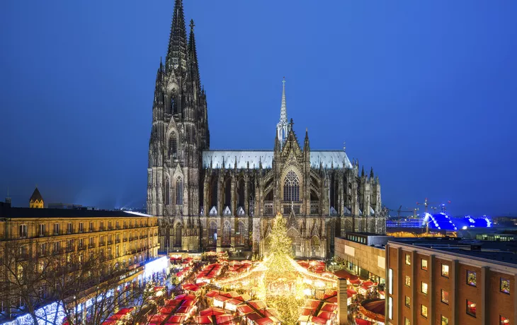 Weihnachtsmarkt mit Dom, Köln - © 92590376 - Fotolia