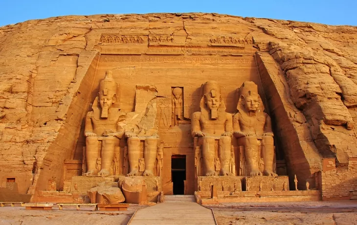 © Dan Breckwoldt - Fotolia - Der Tempel von Abu Simbel in Ägypten