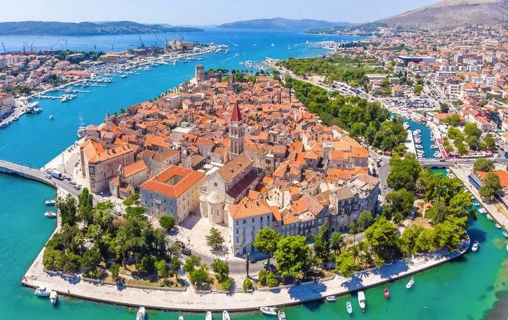 © Alexey Fedorenko - stock.adobe.com - Trogir an der dalmatinischen Küste Kroatiens