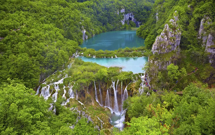 Wasserfälle im Nationalpark Plitvicer Seen - © shutterstock_245388445