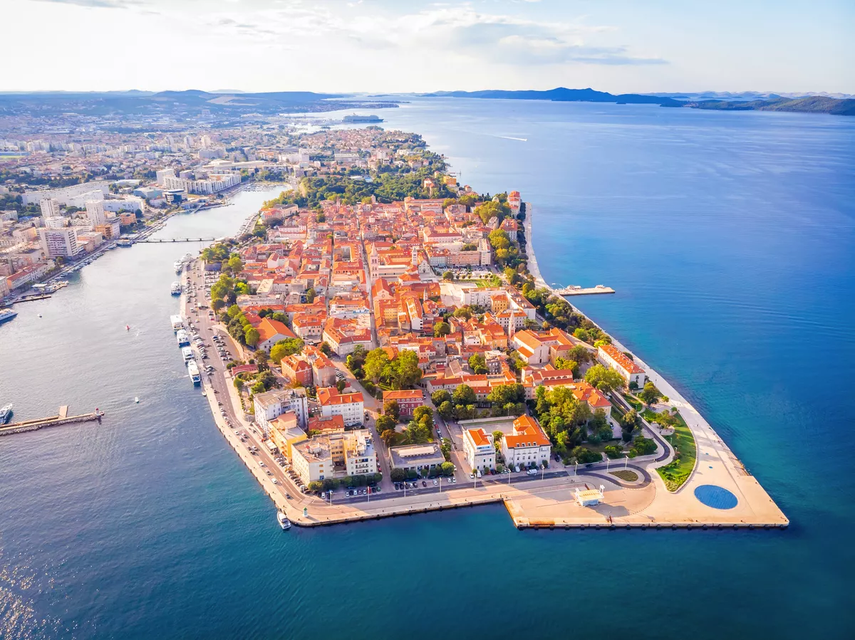 Luftaufnahme von Zadar im Sommer - © Alexey Fedorenko - stock.adobe.com