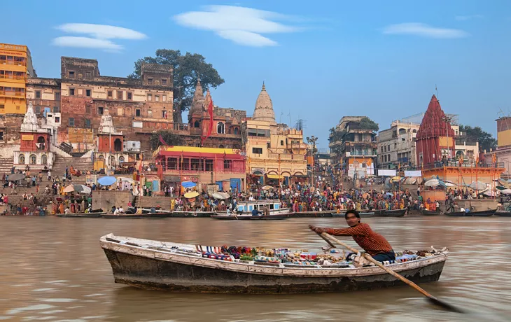 © shutterstock_217988584 - Die heilige Stadt am Ganges, Varanasi