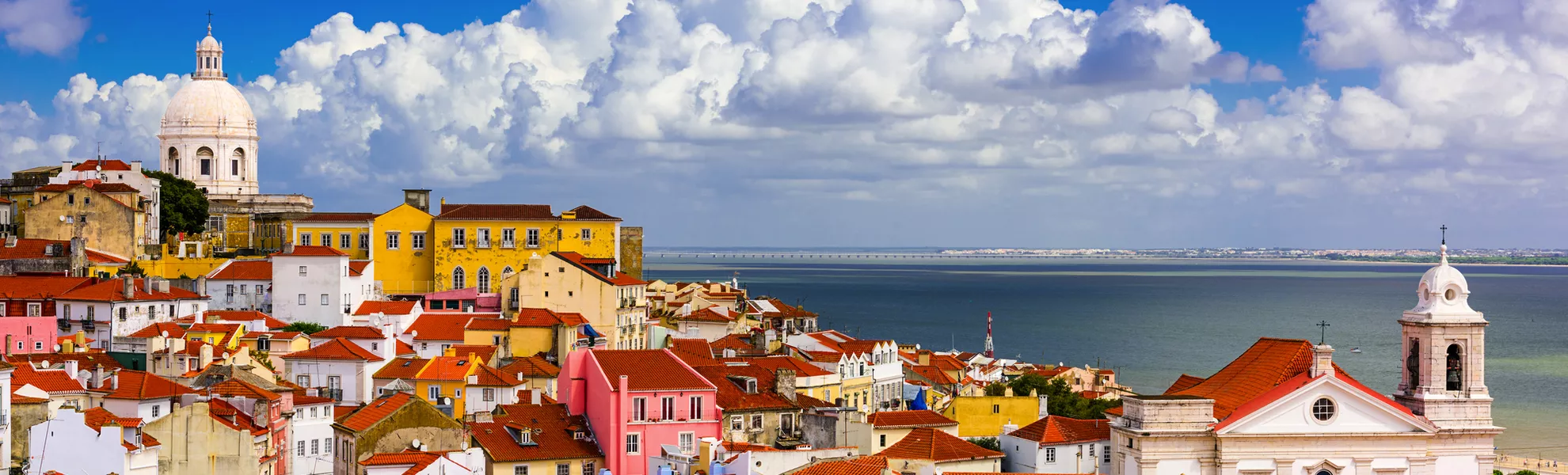 Alfama -  Stadtteil von Lissabon - ©SeanPavonePhoto - stock.adobe.com